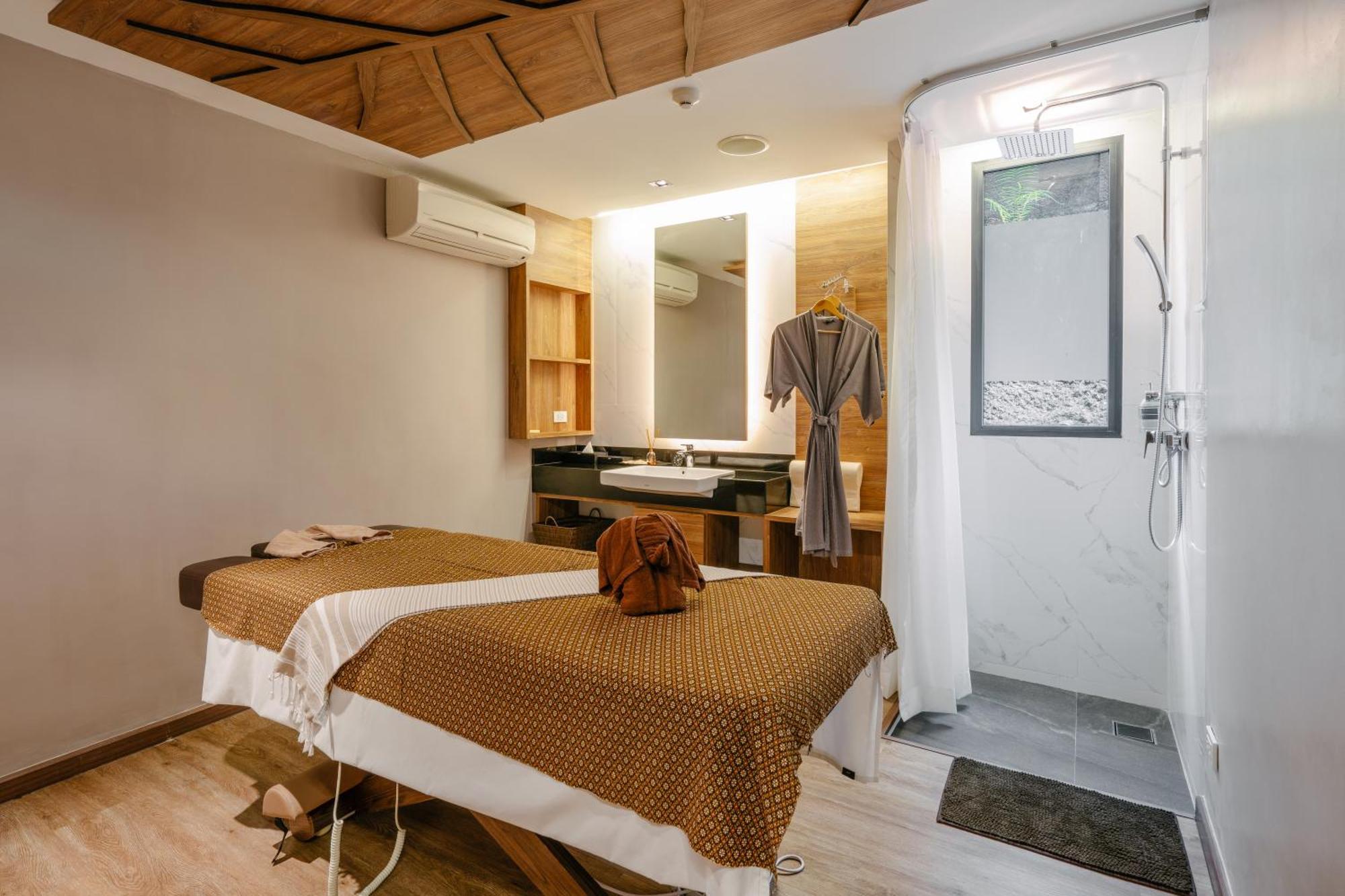 Rak Elegant Hotel Patong Екстериор снимка